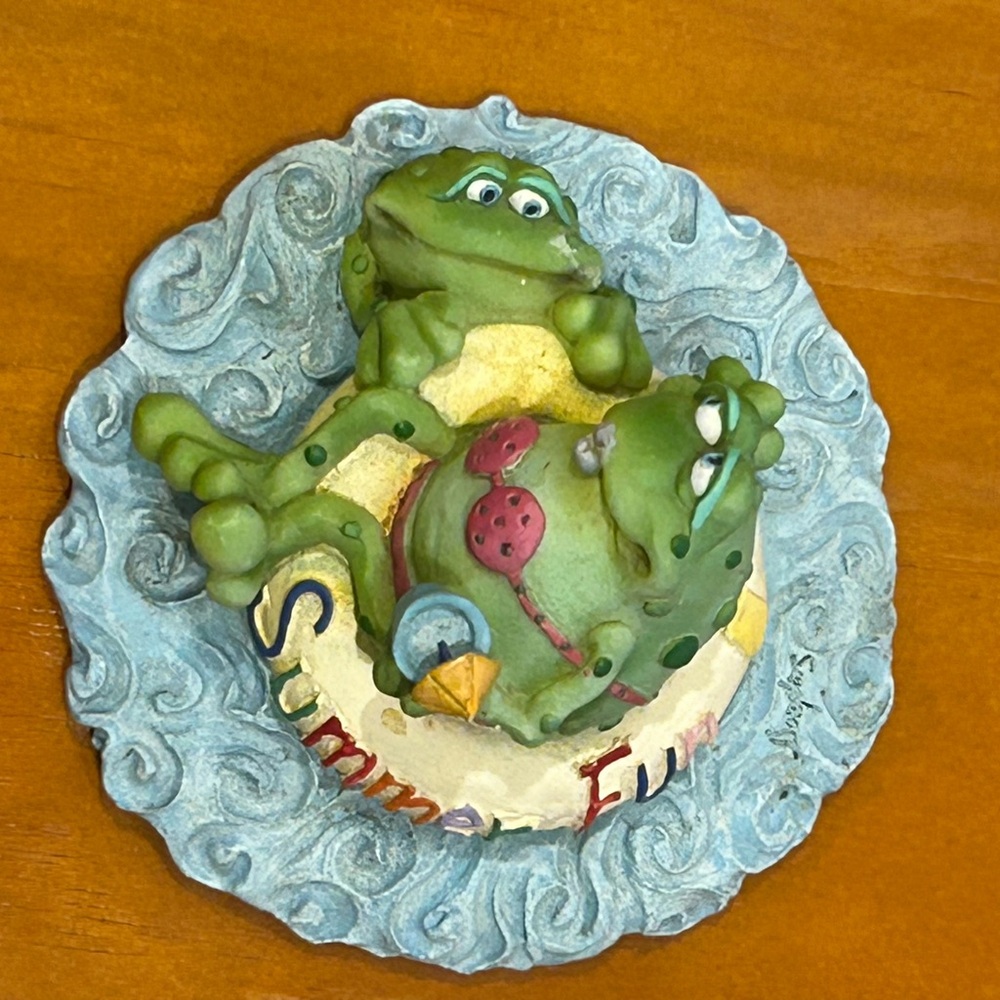 Toadily Yours Russ Berrie and Co., Inc. Figurine Collectible 25407 Summer Fun